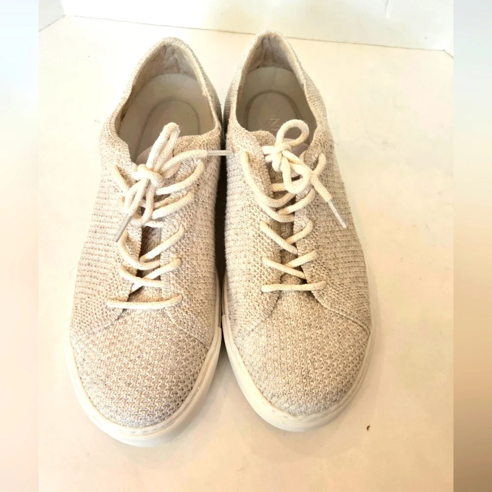 NWOB ! Nisolo White Cream Women's Sneakers